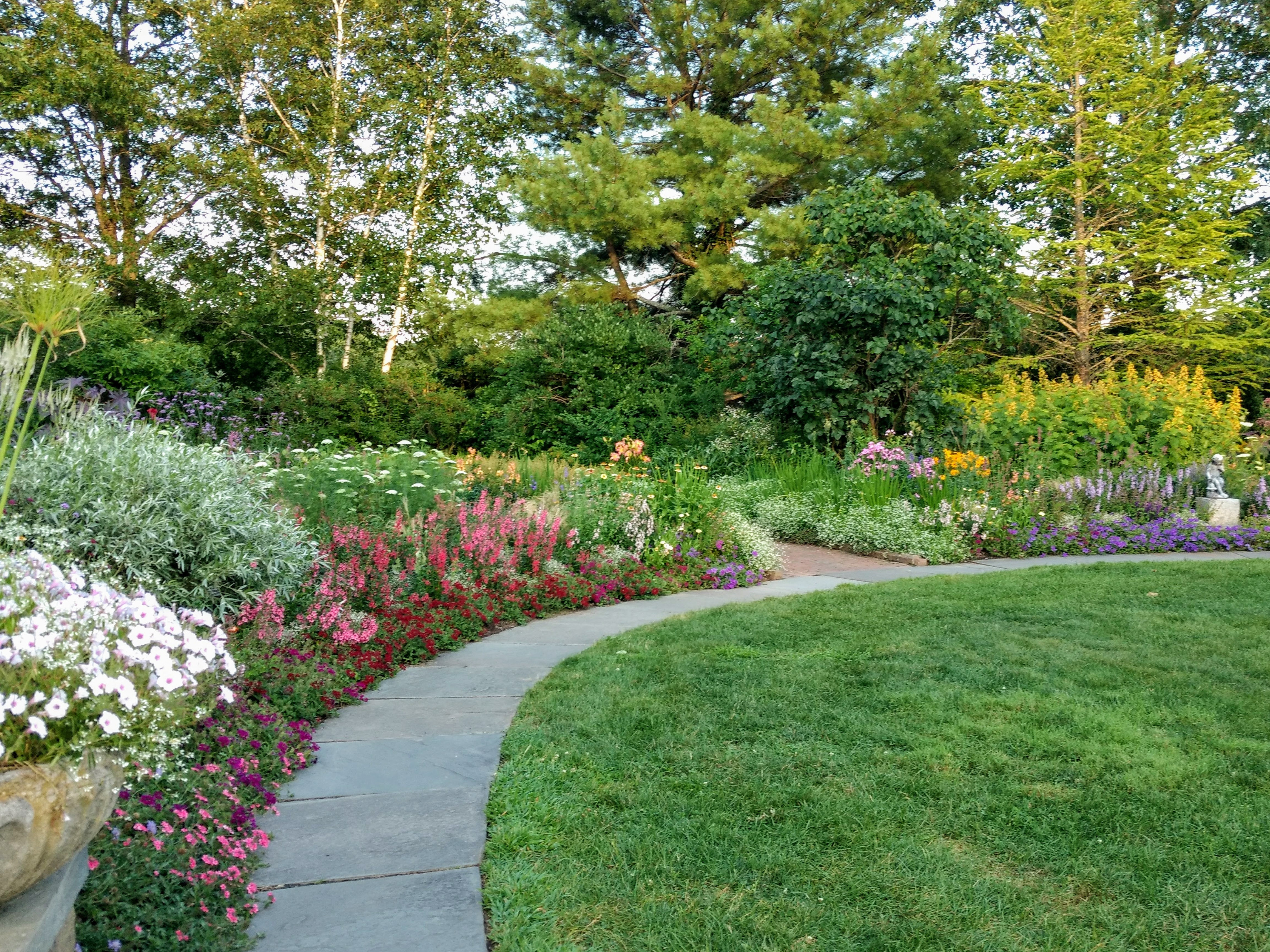 Благоустройство участка частного дома в Рыбинске и Ярославской области